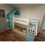 bezpieczne łóżko ze schodami i daszkiem z barierkami